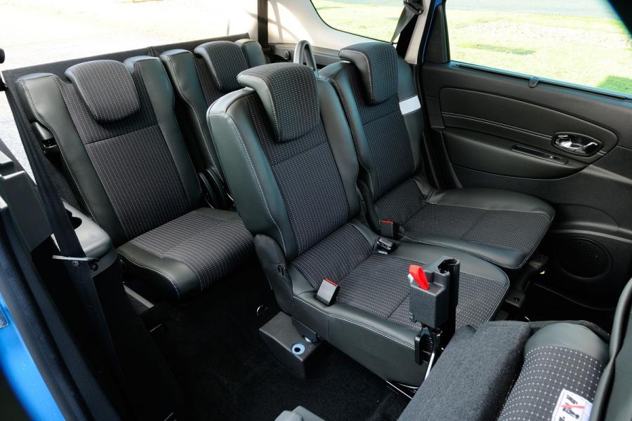 Интерьер Renault Grand Scenic 2012 года  (UK) (фото 4 из 17)